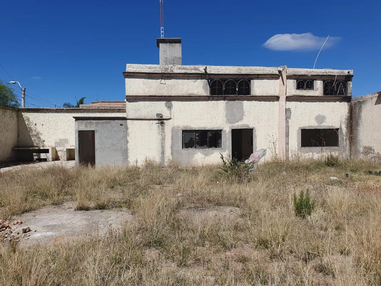 Terreno con construcción en Col. Campo Alegre